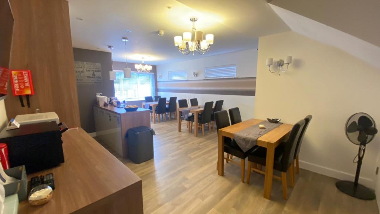 Deepcut Lodge Bed & Breakfast Self Service Кэмберлей Экстерьер фото