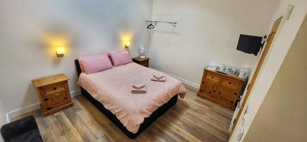 Deepcut Lodge Bed & Breakfast Self Service Кэмберлей Экстерьер фото